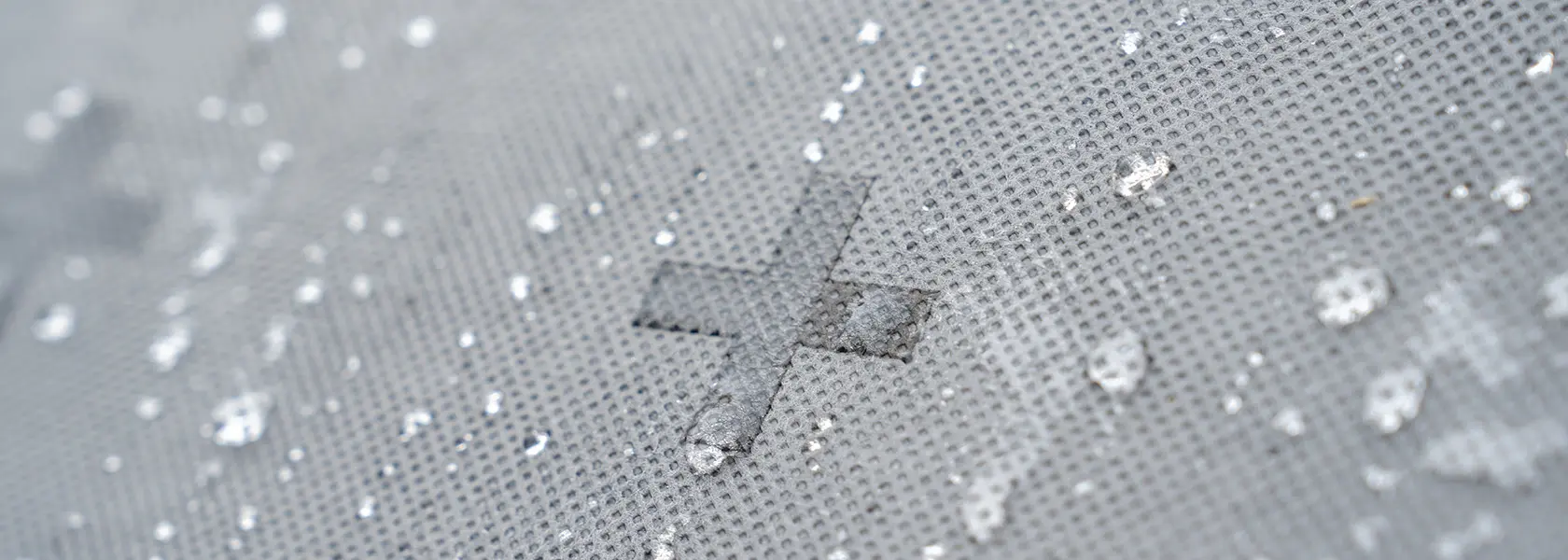 Écran de sous-toiture ALMO pour des systèmes de toiture étanches à la pluie